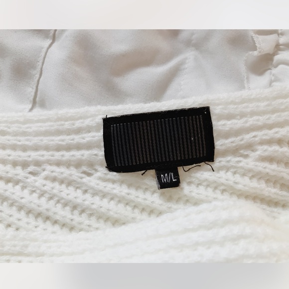 White off the shoulder sweater - Picture 3 of 9